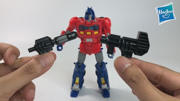 Power Of The Primes Leader Class Optimus Video Gives Detailed In Hand Look With Screencaps 34 (34 of 49)